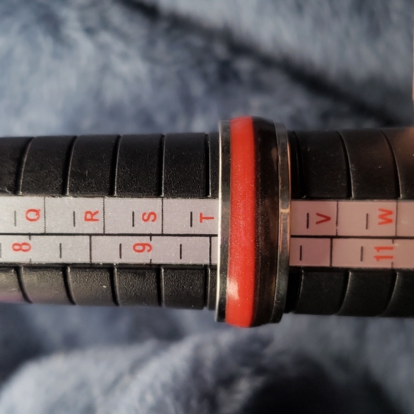 A Ring band - Picture 4 of 4